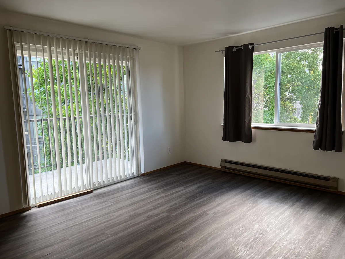 Building Photo - 4550 7th Ave NE #303