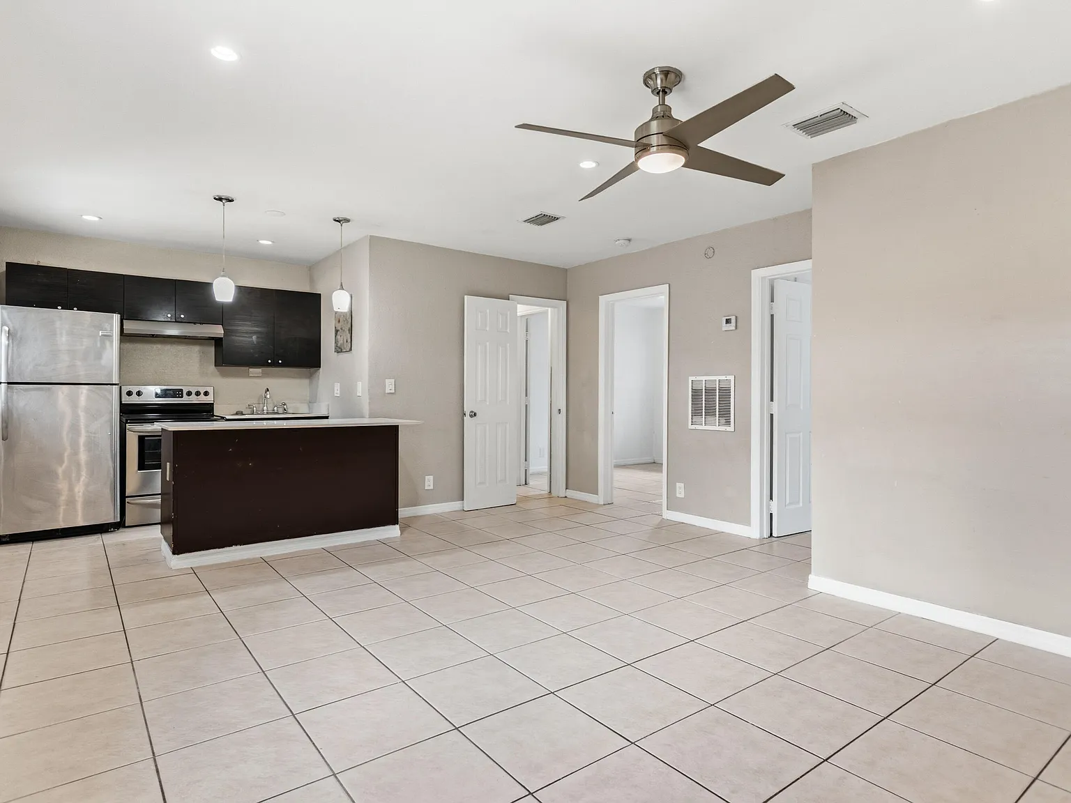 2 bed, 1.0 bath, 906 sqft, $1,750 — Photo 4