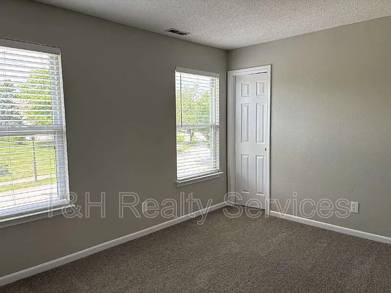 14928 Drayton Dr — Photo 22