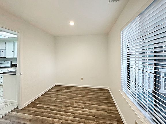 3rd image of 601 Devonwood Pkwy