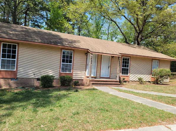 6482 Rockford Dr, Fayetteville, NC 28304