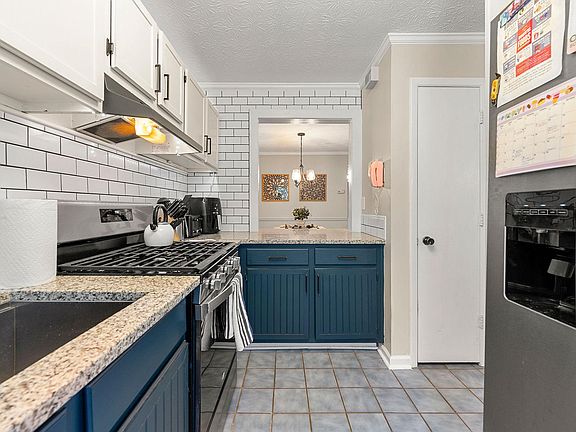 5th image of 808 Cumberland Ct SE