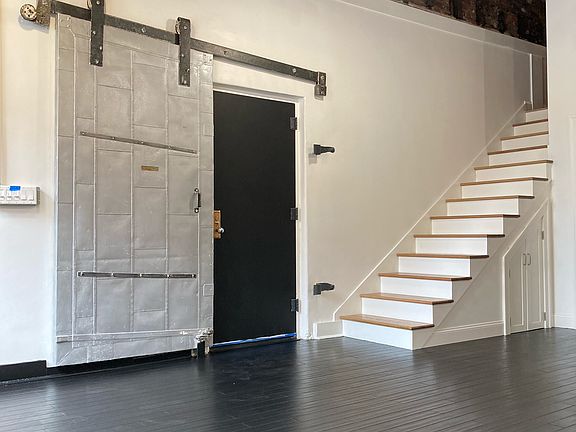 4th image of 104 Main St E #A