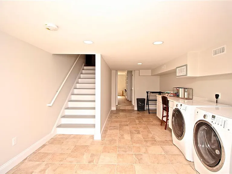 190 Coggeshall Ave — Photo 27
