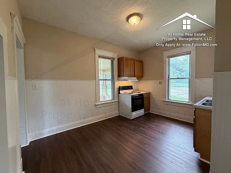 217 W 6th St — Photo 19
