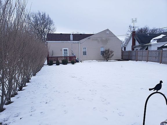 3rd image of 534 W Woodbury St