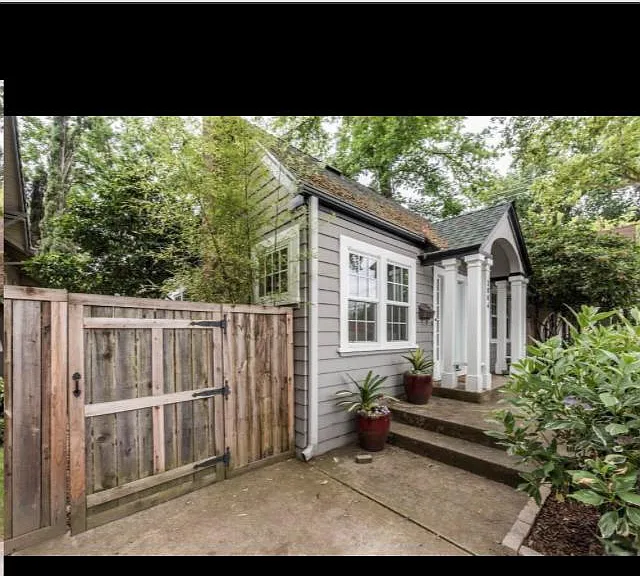 3004 G St — Photo 2