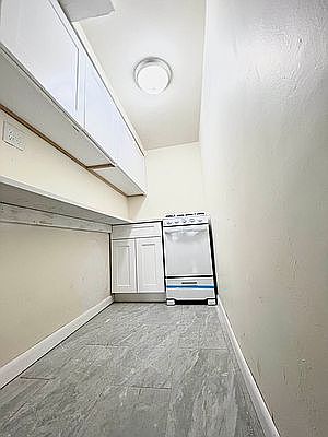 3rd image of 148 W 77th St APT 1A