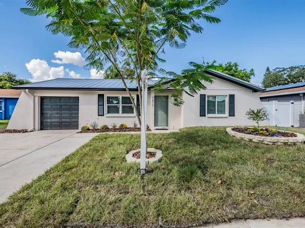 7877 Shadow Run Dr, Largo, FL 33773