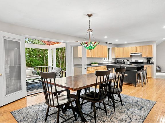 4th image of 37 Phyllis Rd