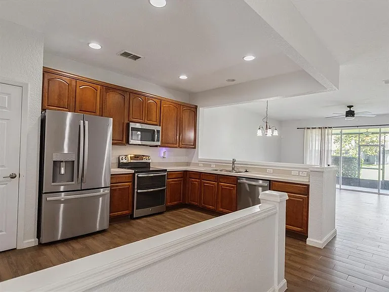 1055 Rock Harbor Ave — Photo 4