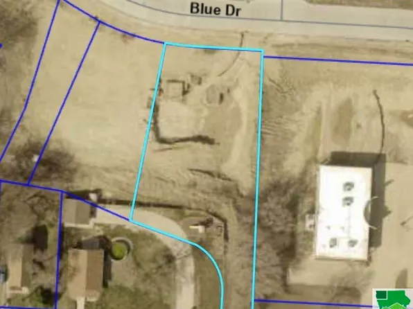 2130 Blue Dr, Sioux City, IA 51104