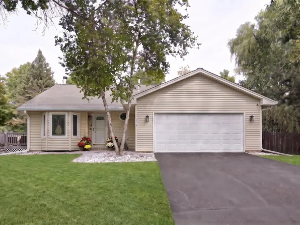 970 Redwing Ct, Chanhassen, MN 55317