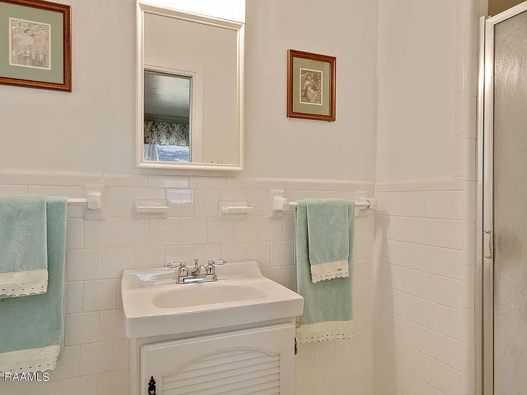 115 Brighton Dr — Photo 7