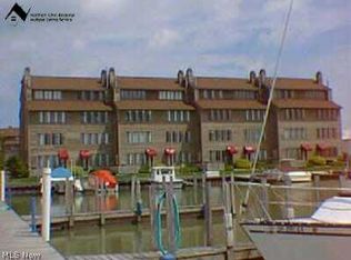 505 W Lakeshore Dr, Pt Clinton, OH 43452