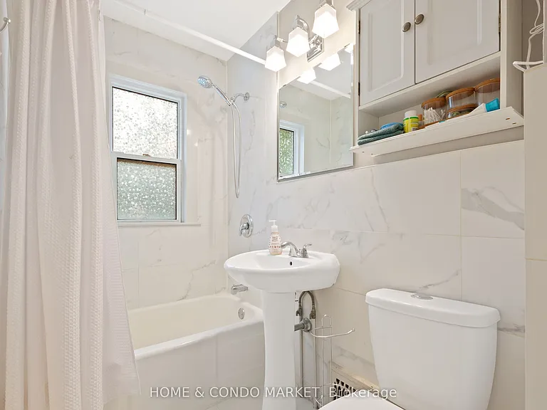 128 Bond St N — Photo 13