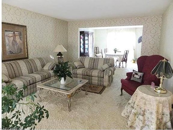 4th image of 8637 Hollis Ln