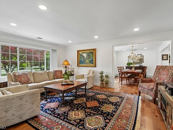 5th image of 11 Auriemma Ct