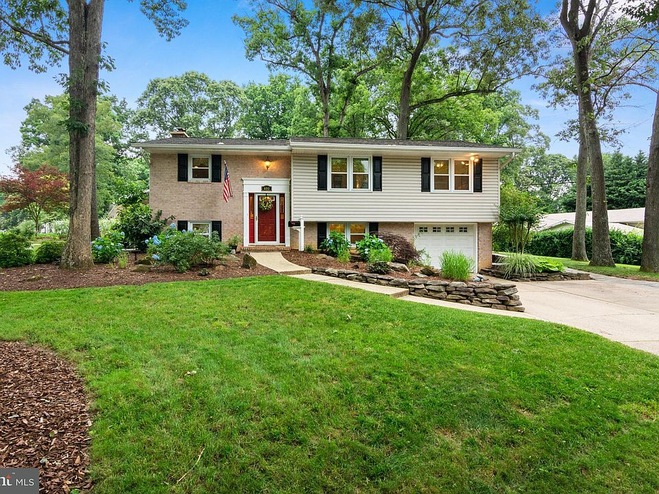 1st image of 400 Fernwood Dr