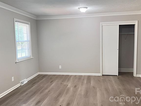 5th image of 7511 Monroe Rd