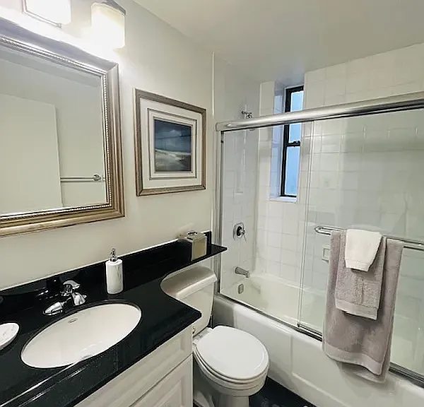 150 W 51st St #2117 — Photo 10