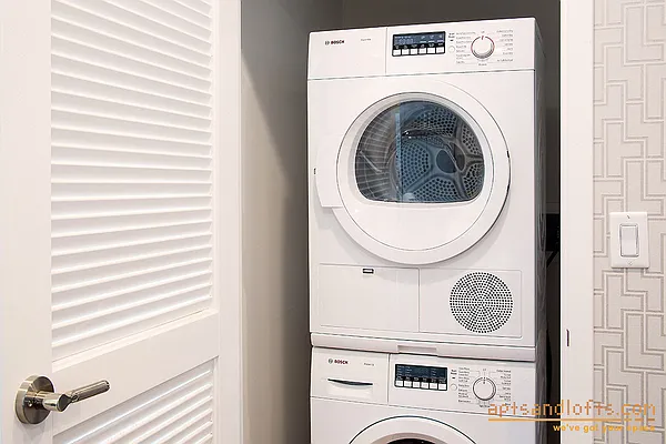 Rented by aptsandlofts.com | media 13