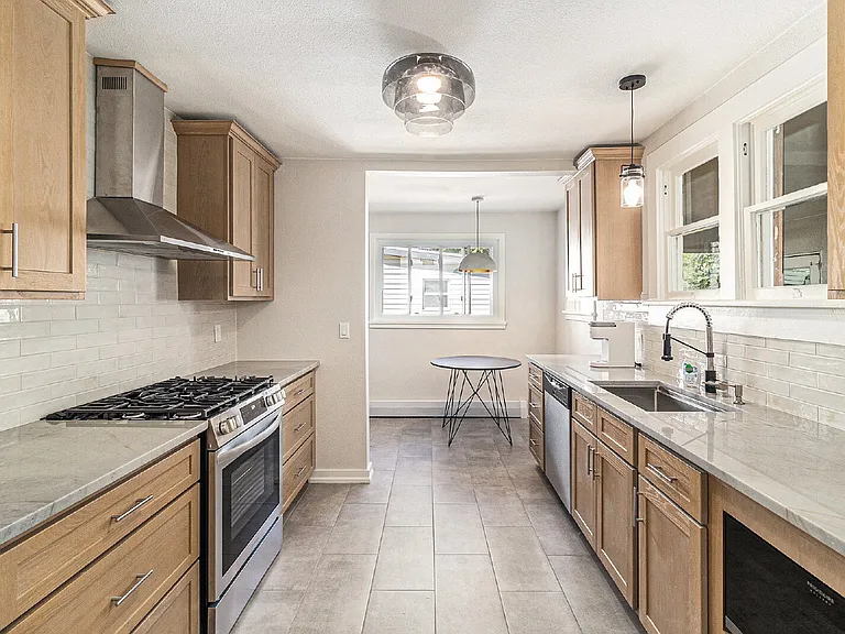 405 Pearl St — Photo 10