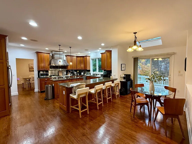 368 Hoyt St — Photo 7