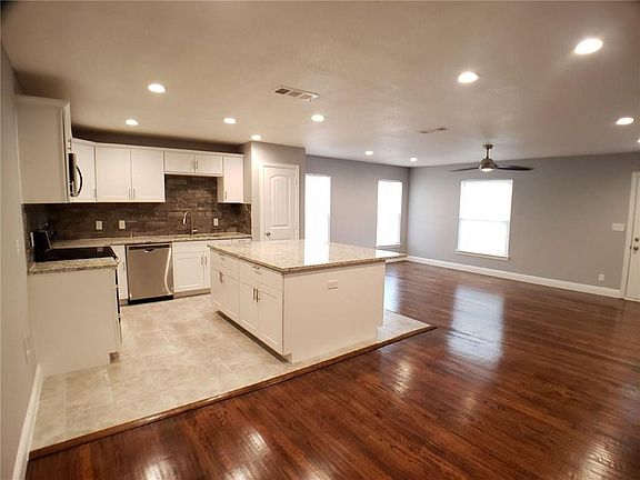 3rd image of 4908 Penrose Ave