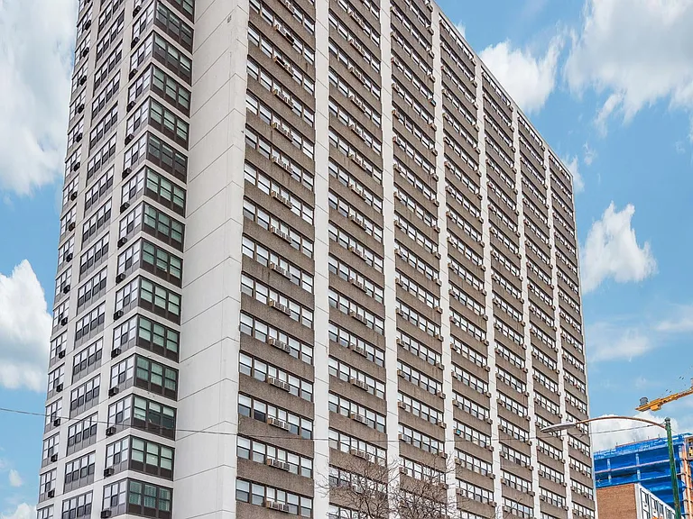 Belmont Tower — Photo 17