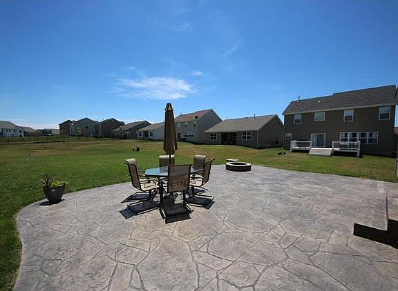 4th image of 401 Hollowgate Ct