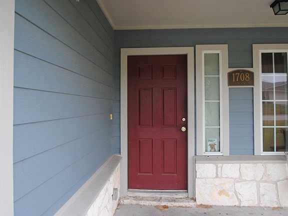 2nd image of 1708 Dixon Ln