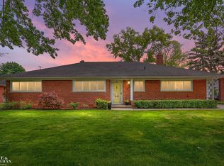 50 Hampton Rd, Grosse Pointe Shores, MI 48236