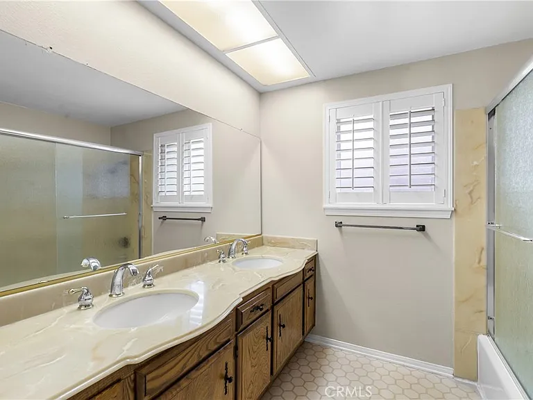 11861 Darby Ave — Photo 41
