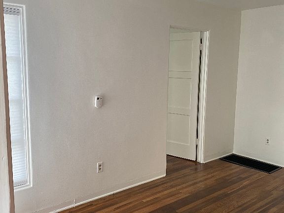 2nd image of 4857 W Point Loma Blvd #4875