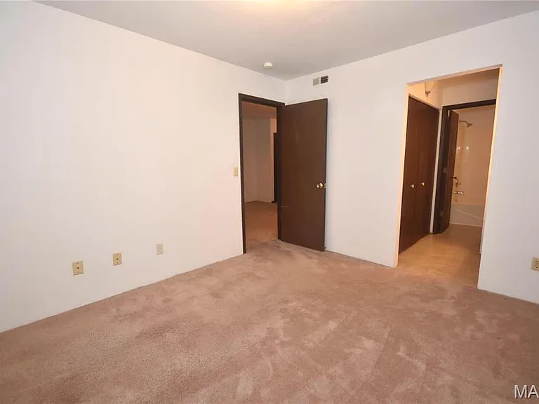 94 Peachtree Ln — Photo 7