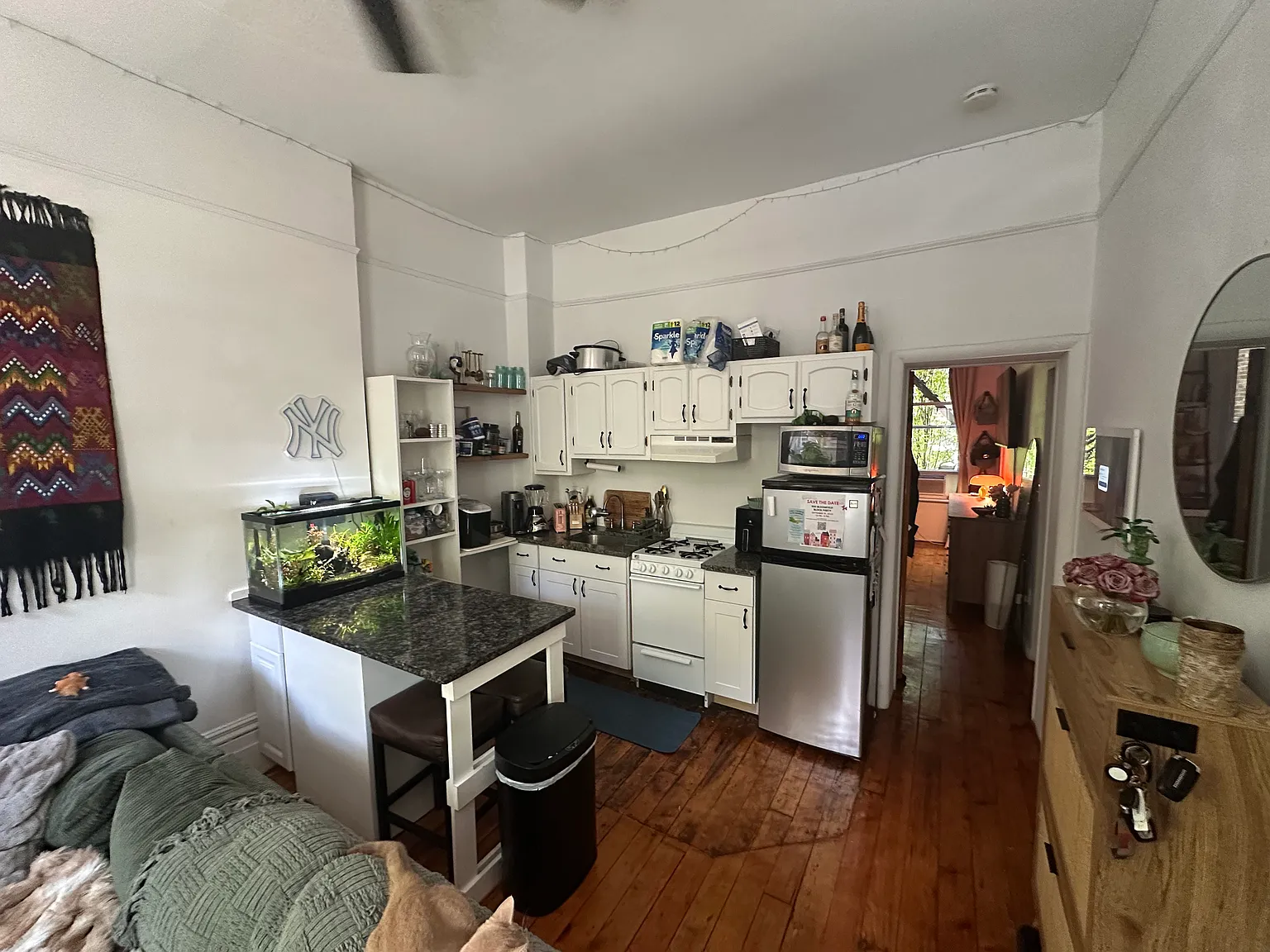 942 Bloomfield St — Photo 2