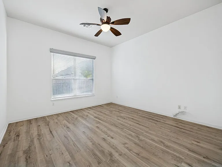 2995 Overland St — Photo 6