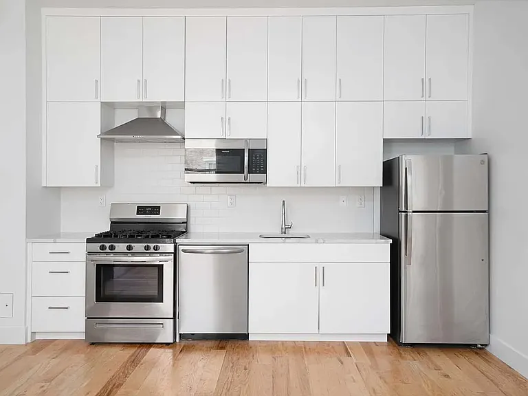 205 E 17th St #4B — Photo 4