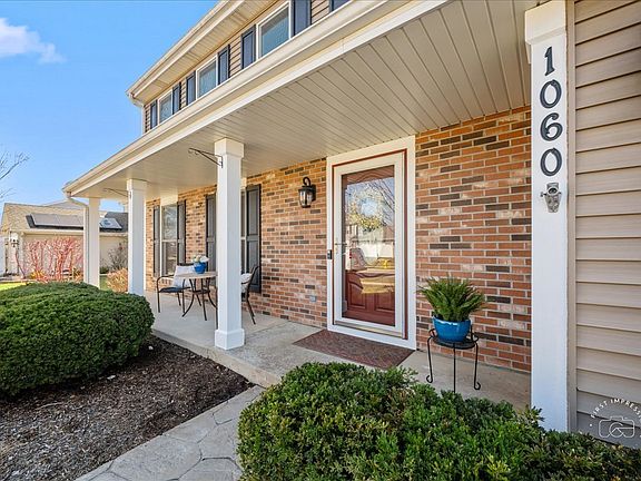 2nd image of 1060 Cliff View Ln