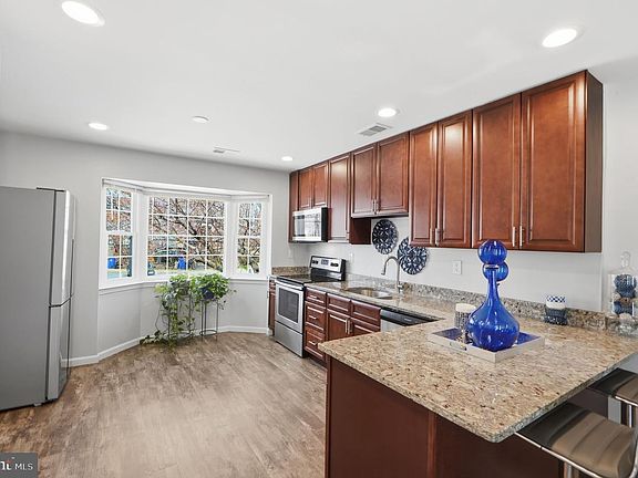 5th image of 14925 Cherrywood Dr #6F