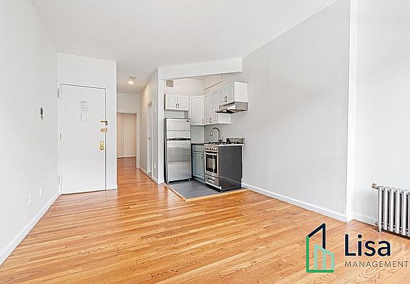 3rd image of 428 W 48th St APT 3FW