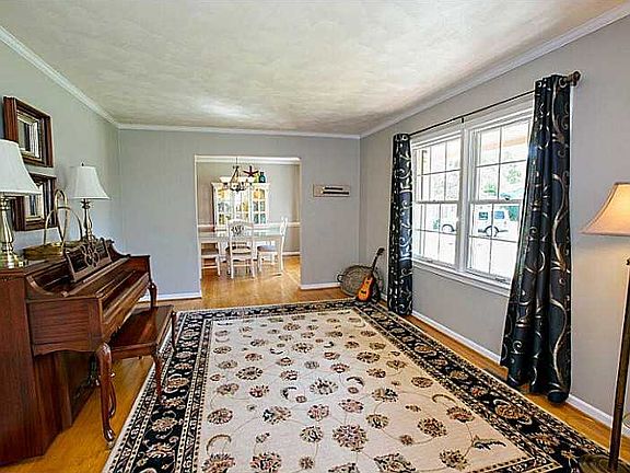 3rd image of 804 Kings Lake Ct