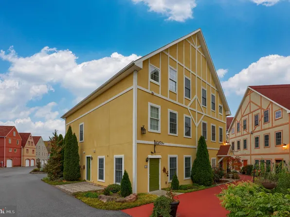16 S Village Cir, Reinholds, PA 17569
