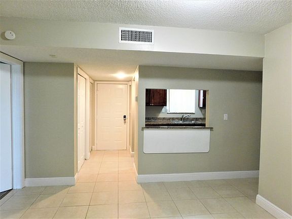 2nd image of 185 Lakeview Dr APT 103
