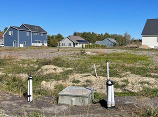 105 Fieldstone Dr, Augusta, ME 04330