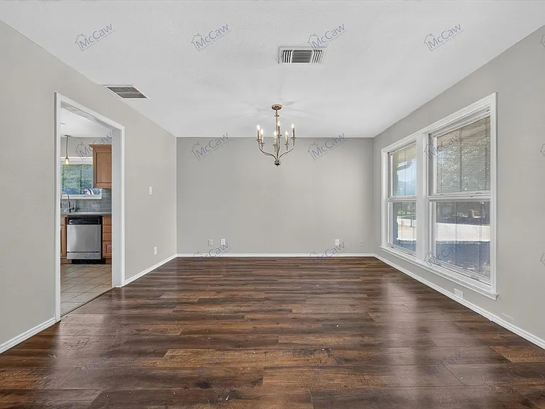 4900 Ledgestone Dr — Photo 11