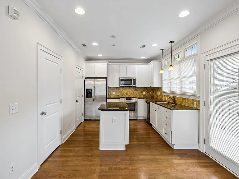 2110 Acklen Ave #101 — Photo 15