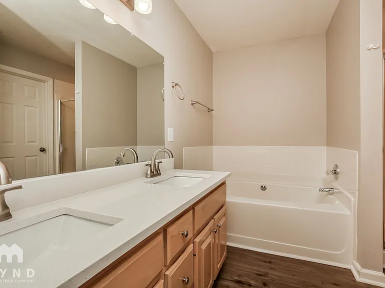 404 Bridgeton Cove Ct — Photo 10