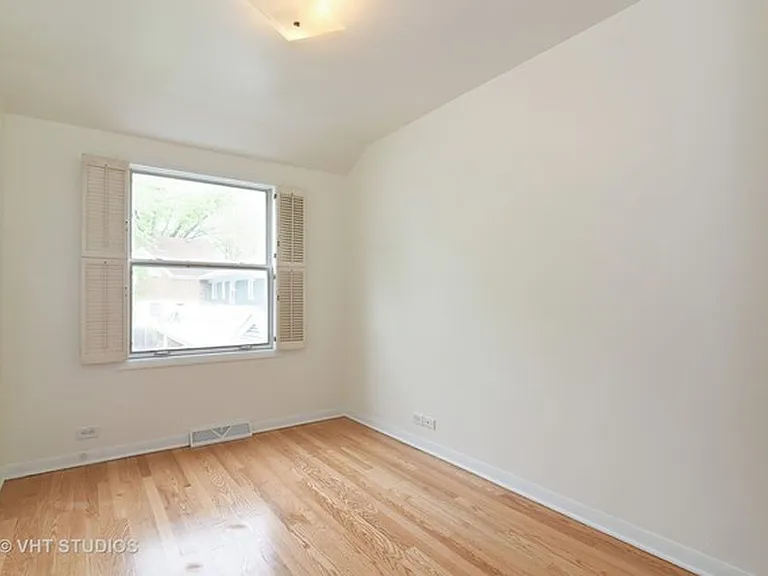 774 Green Bay Rd — Photo 4